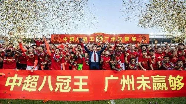 广州恒大中超成绩，从霸主巅峰到荣耀褪色，一个王朝的回望与思考